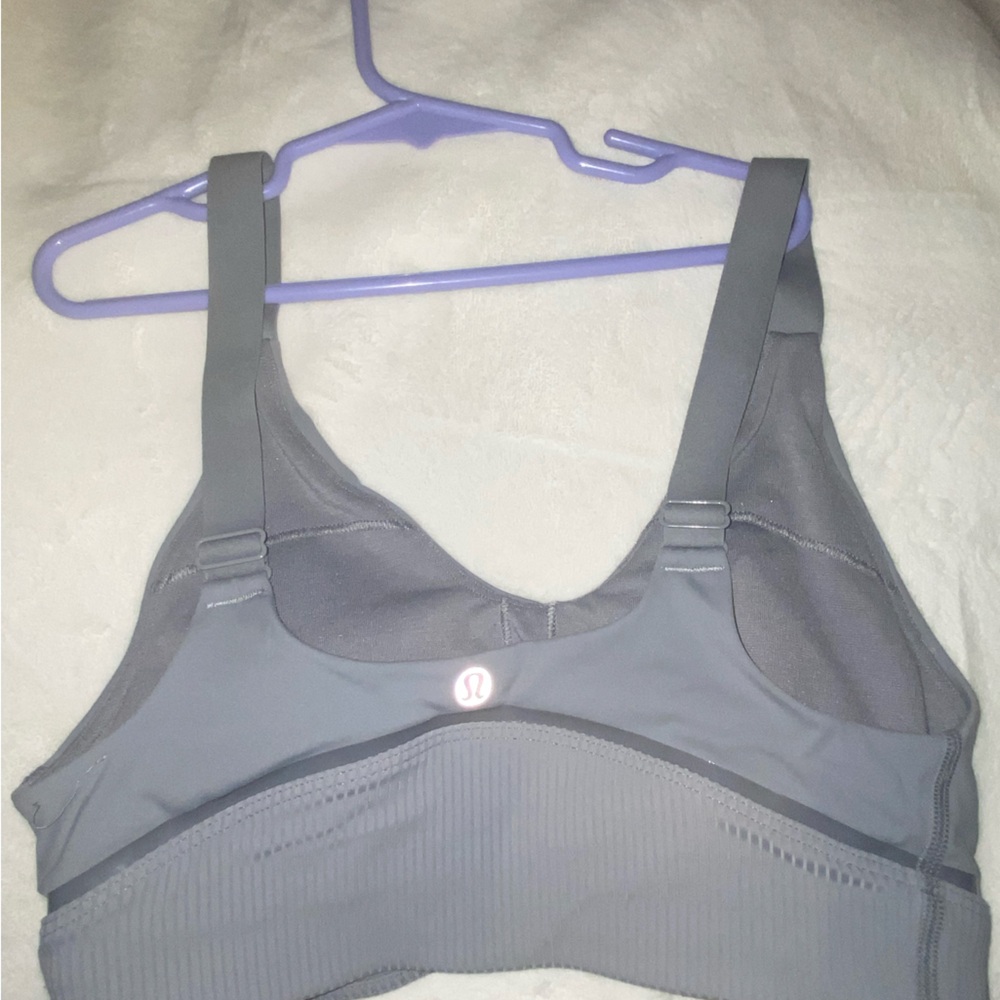 Women’s lululemon sports bra